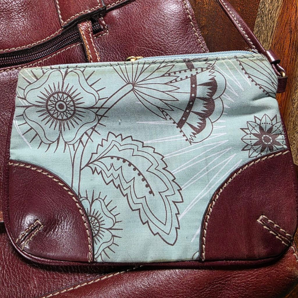 Women's Franklin Covey Burgundy Leather Tote Bag One Size with Light Blue Lining - Picture 4 of 13